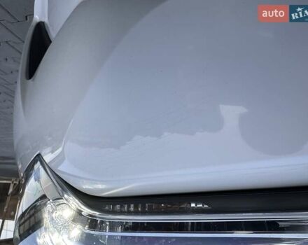 Белый Тойота C-HR, объемом двигателя 1.8 л и пробегом 161 тыс. км за 20500 $, фото 15 на Automoto.ua