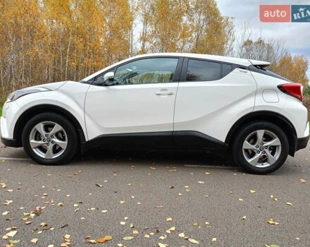 Белый Тойота C-HR, объемом двигателя 1.2 л и пробегом 93 тыс. км за 18698 $, фото 10 на Automoto.ua