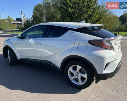 Белый Тойота C-HR, объемом двигателя 1.8 л и пробегом 139 тыс. км за 20900 $, фото 17 на Automoto.ua