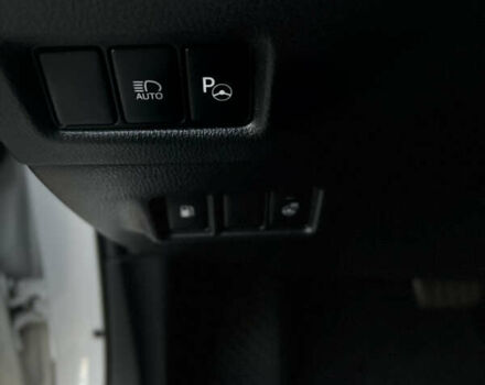 Білий Тойота C-HR, об'ємом двигуна 0 л та пробігом 133 тис. км за 22300 $, фото 20 на Automoto.ua