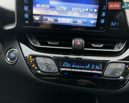 Белый Тойота C-HR, объемом двигателя 1.2 л и пробегом 88 тыс. км за 21500 $, фото 35 на Automoto.ua