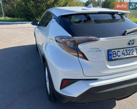 Белый Тойота C-HR, объемом двигателя 1.8 л и пробегом 139 тыс. км за 20900 $, фото 13 на Automoto.ua