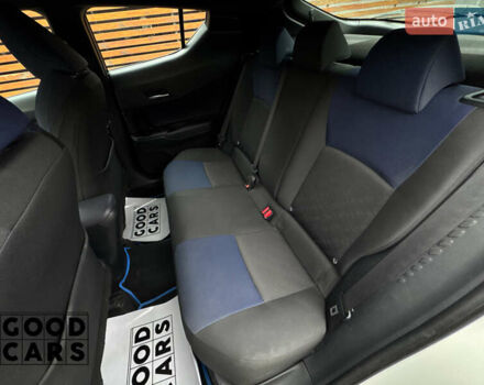 Білий Тойота C-HR, об'ємом двигуна 1.99 л та пробігом 64 тис. км за 25000 $, фото 26 на Automoto.ua