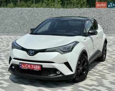 Белый Тойота C-HR, объемом двигателя 1.8 л и пробегом 97 тыс. км за 23300 $, фото 1 на Automoto.ua