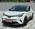Белый Тойота C-HR, объемом двигателя 1.8 л и пробегом 97 тыс. км за 23300 $, фото 1 на Automoto.ua