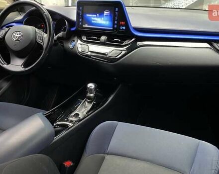 Белый Тойота C-HR, объемом двигателя 1.8 л и пробегом 108 тыс. км за 23164 $, фото 9 на Automoto.ua