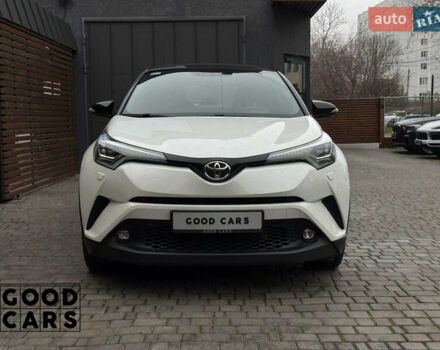 Білий Тойота C-HR, об'ємом двигуна 1.99 л та пробігом 64 тис. км за 25000 $, фото 1 на Automoto.ua