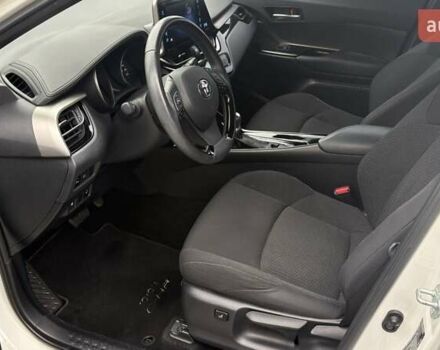 Білий Тойота C-HR, об'ємом двигуна 1.8 л та пробігом 49 тис. км за 25477 $, фото 11 на Automoto.ua