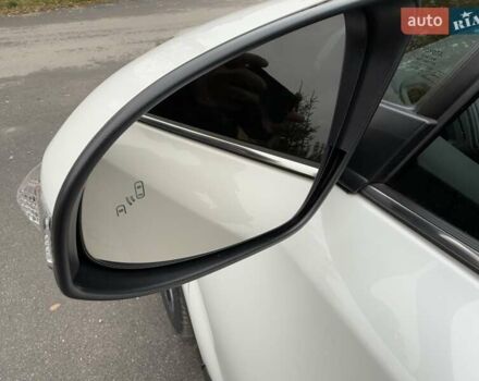 Белый Тойота C-HR, объемом двигателя 1.2 л и пробегом 88 тыс. км за 21500 $, фото 44 на Automoto.ua