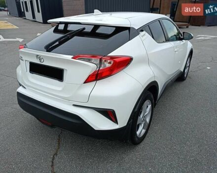 Белый Тойота C-HR, объемом двигателя 1.2 л и пробегом 93 тыс. км за 18700 $, фото 11 на Automoto.ua