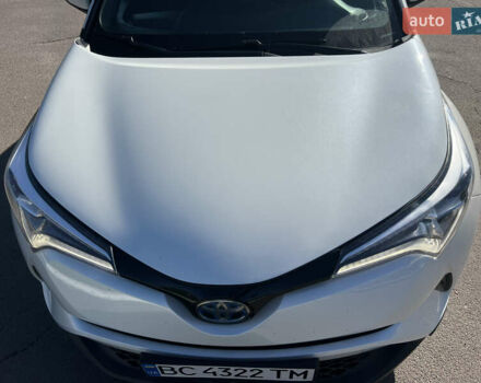 Белый Тойота C-HR, объемом двигателя 1.8 л и пробегом 139 тыс. км за 20900 $, фото 23 на Automoto.ua