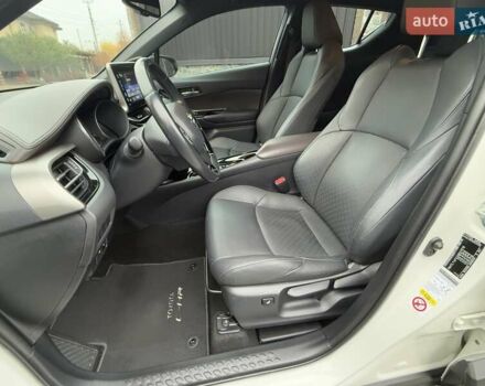 Белый Тойота C-HR, объемом двигателя 1.2 л и пробегом 88 тыс. км за 21500 $, фото 22 на Automoto.ua