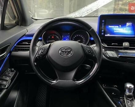Белый Тойота C-HR, объемом двигателя 1.8 л и пробегом 108 тыс. км за 23164 $, фото 11 на Automoto.ua