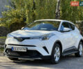 Белый Тойота C-HR, объемом двигателя 1.2 л и пробегом 57 тыс. км за 18750 $, фото 1 на Automoto.ua