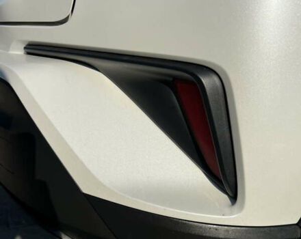 Белый Тойота C-HR, объемом двигателя 1.8 л и пробегом 144 тыс. км за 21900 $, фото 33 на Automoto.ua