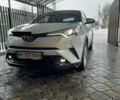 Белый Тойота C-HR, объемом двигателя 1.2 л и пробегом 43 тыс. км за 22900 $, фото 1 на Automoto.ua