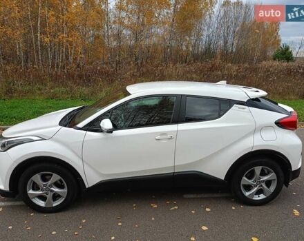 Белый Тойота C-HR, объемом двигателя 1.2 л и пробегом 93 тыс. км за 18698 $, фото 12 на Automoto.ua