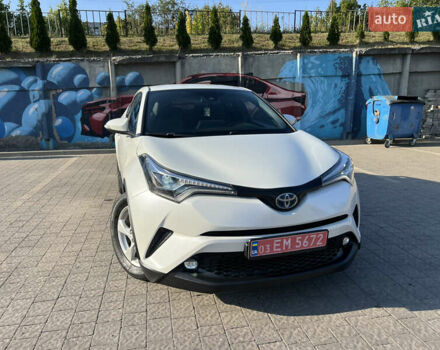 Белый Тойота C-HR, объемом двигателя 1.8 л и пробегом 144 тыс. км за 21900 $, фото 19 на Automoto.ua