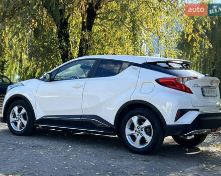 Белый Тойота C-HR, объемом двигателя 1.2 л и пробегом 57 тыс. км за 18750 $, фото 10 на Automoto.ua