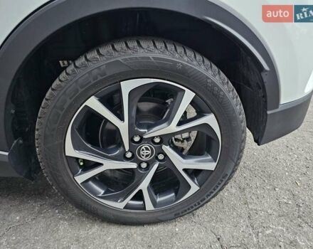 Білий Тойота C-HR, об'ємом двигуна 1.99 л та пробігом 59 тис. км за 19500 $, фото 8 на Automoto.ua