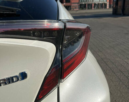 Белый Тойота C-HR, объемом двигателя 1.8 л и пробегом 144 тыс. км за 21900 $, фото 35 на Automoto.ua
