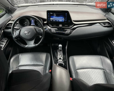 Тойота C-HR 2018 у Києві на Automoto.ua Білий Тойота C-HR, об'ємом двигуна 1.8 л та пробігом 74 тис. км за 22900 $, фото 12 на Automoto.ua