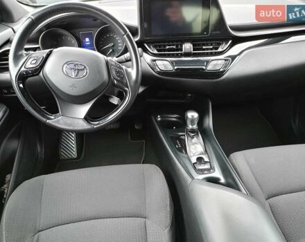 Белый Тойота C-HR, объемом двигателя 1.2 л и пробегом 93 тыс. км за 18698 $, фото 22 на Automoto.ua