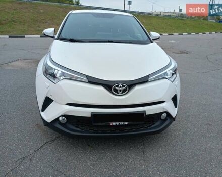 Белый Тойота C-HR, объемом двигателя 1.2 л и пробегом 93 тыс. км за 18700 $, фото 5 на Automoto.ua