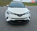 Белый Тойота C-HR, объемом двигателя 1.2 л и пробегом 93 тыс. км за 18700 $, фото 5 на Automoto.ua