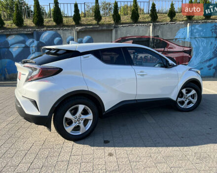 Белый Тойота C-HR, объемом двигателя 1.8 л и пробегом 144 тыс. км за 21900 $, фото 14 на Automoto.ua