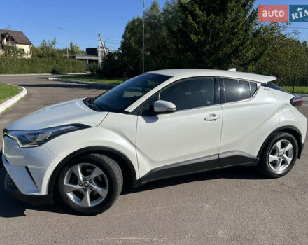 Белый Тойота C-HR, объемом двигателя 1.8 л и пробегом 139 тыс. км за 20900 $, фото 19 на Automoto.ua