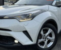 Белый Тойота C-HR, объемом двигателя 1.8 л и пробегом 76 тыс. км за 26300 $, фото 1 на Automoto.ua