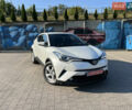 Белый Тойота C-HR, объемом двигателя 1.8 л и пробегом 144 тыс. км за 21900 $, фото 1 на Automoto.ua