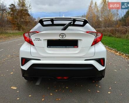 Белый Тойота C-HR, объемом двигателя 1.2 л и пробегом 93 тыс. км за 18698 $, фото 8 на Automoto.ua