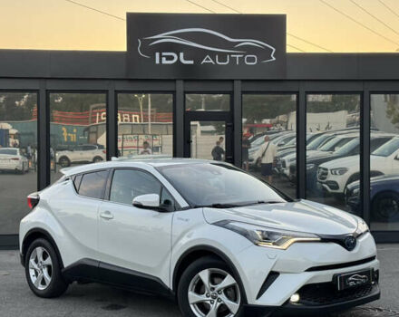 Белый Тойота C-HR, объемом двигателя 1.8 л и пробегом 76 тыс. км за 26300 $, фото 3 на Automoto.ua