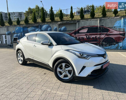 Белый Тойота C-HR, объемом двигателя 1.8 л и пробегом 144 тыс. км за 21900 $, фото 16 на Automoto.ua