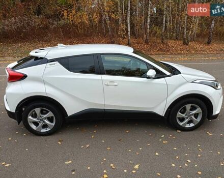 Белый Тойота C-HR, объемом двигателя 1.2 л и пробегом 93 тыс. км за 18698 $, фото 6 на Automoto.ua