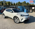 Белый Тойота C-HR, объемом двигателя 1.8 л и пробегом 144 тыс. км за 21900 $, фото 1 на Automoto.ua