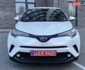 Белый Тойота C-HR, объемом двигателя 1.8 л и пробегом 130 тыс. км за 22300 $, фото 2 на Automoto.ua
