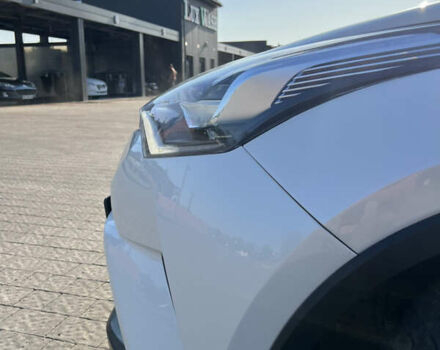 Белый Тойота C-HR, объемом двигателя 1.8 л и пробегом 144 тыс. км за 21900 $, фото 25 на Automoto.ua