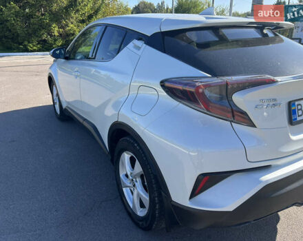 Белый Тойота C-HR, объемом двигателя 1.8 л и пробегом 139 тыс. км за 20900 $, фото 14 на Automoto.ua