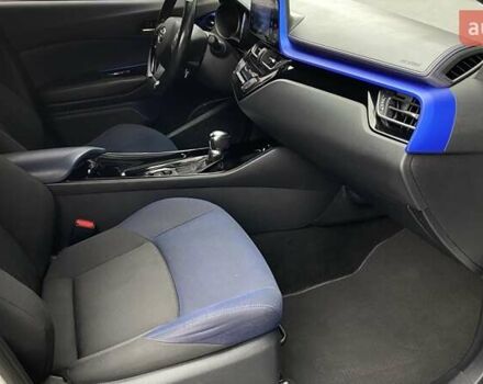 Белый Тойота C-HR, объемом двигателя 1.8 л и пробегом 108 тыс. км за 23164 $, фото 5 на Automoto.ua