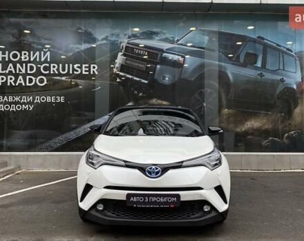 Белый Тойота C-HR, объемом двигателя 1.8 л и пробегом 108 тыс. км за 23164 $, фото 4 на Automoto.ua