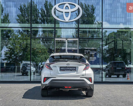 Білий Тойота C-HR, об'ємом двигуна 1.2 л та пробігом 121 тис. км за 19619 $, фото 3 на Automoto.ua