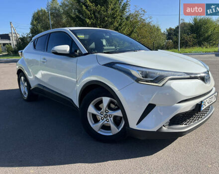 Белый Тойота C-HR, объемом двигателя 1.8 л и пробегом 139 тыс. км за 20900 $, фото 5 на Automoto.ua