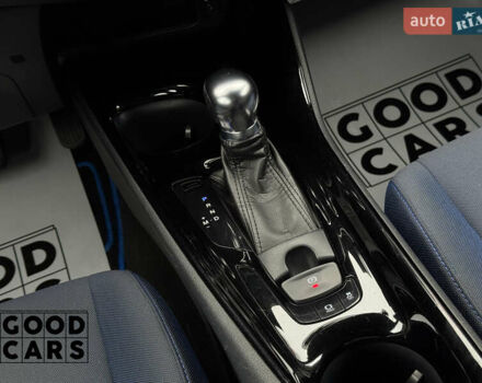 Білий Тойота C-HR, об'ємом двигуна 1.99 л та пробігом 64 тис. км за 25000 $, фото 34 на Automoto.ua