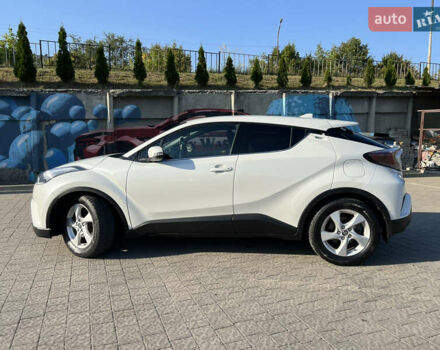 Белый Тойота C-HR, объемом двигателя 1.8 л и пробегом 144 тыс. км за 21900 $, фото 6 на Automoto.ua