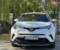 Белый Тойота C-HR, объемом двигателя 1.2 л и пробегом 57 тыс. км за 18750 $, фото 2 на Automoto.ua