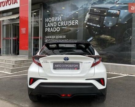 Белый Тойота C-HR, объемом двигателя 1.8 л и пробегом 108 тыс. км за 23164 $, фото 3 на Automoto.ua