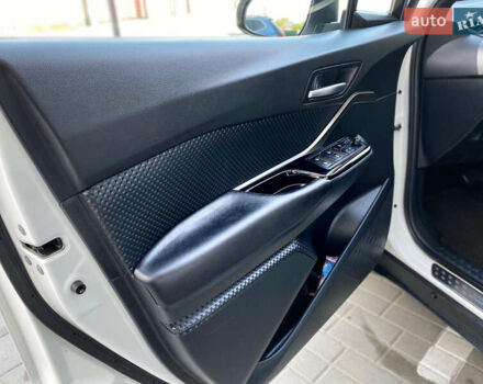 Белый Тойота C-HR, объемом двигателя 1.8 л и пробегом 130 тыс. км за 22300 $, фото 12 на Automoto.ua